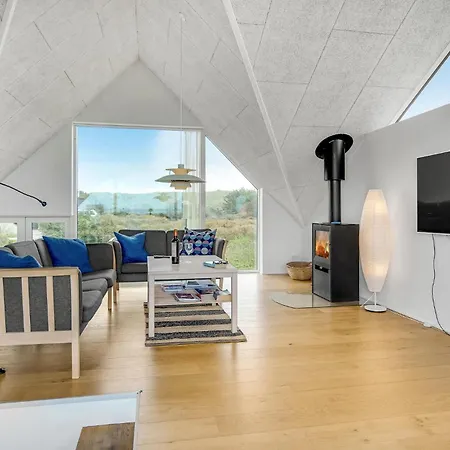 Three-bedroom In Holiday home *