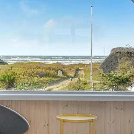 Three-bedroom In Holiday home