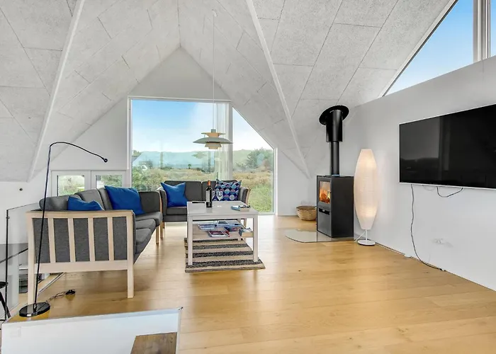 Three-bedroom In Feriehus *
