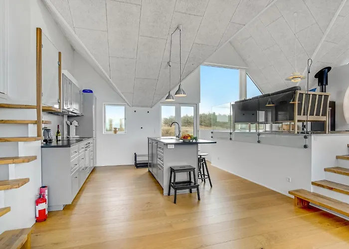 Three-bedroom In Feriehus