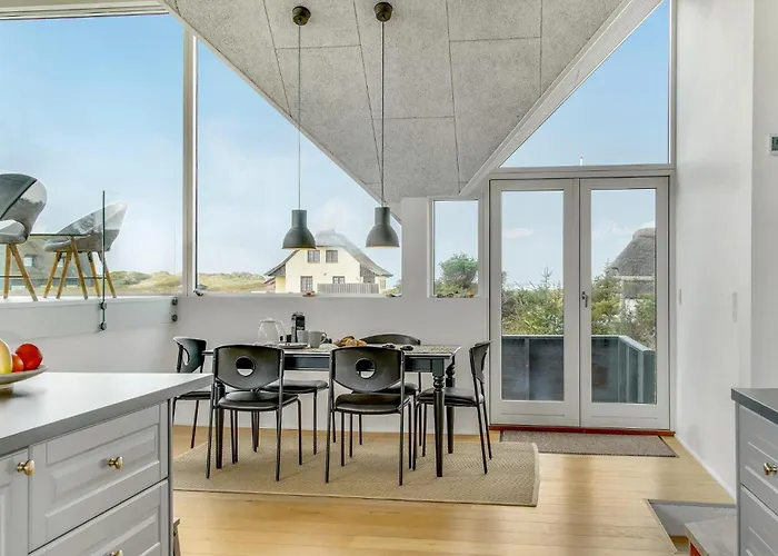 Сasa de vacaciones Three-bedroom In